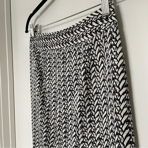 Banana republic pencil skirt - Picture 3 of 10